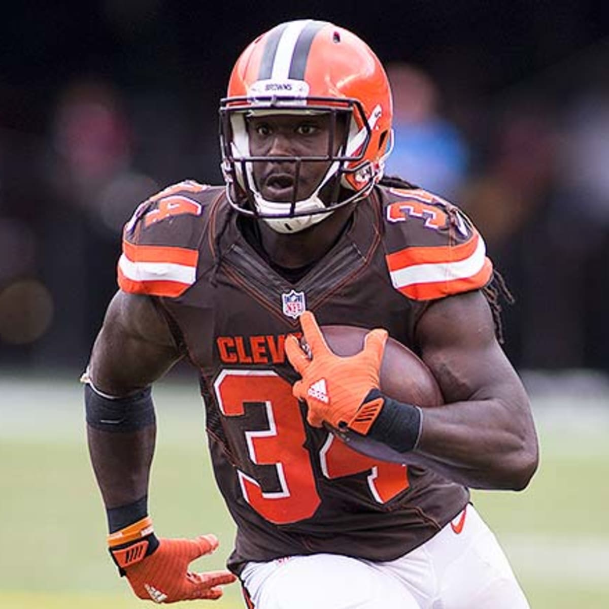 Cleveland Browns' Isaiah Crowell runs against the New England Patriots  during the first half of an NFL football game Sunday, Oct. 9, 2016, in  Cleveland. (AP Photo/Ron Schwane Stock Photo - Alamy