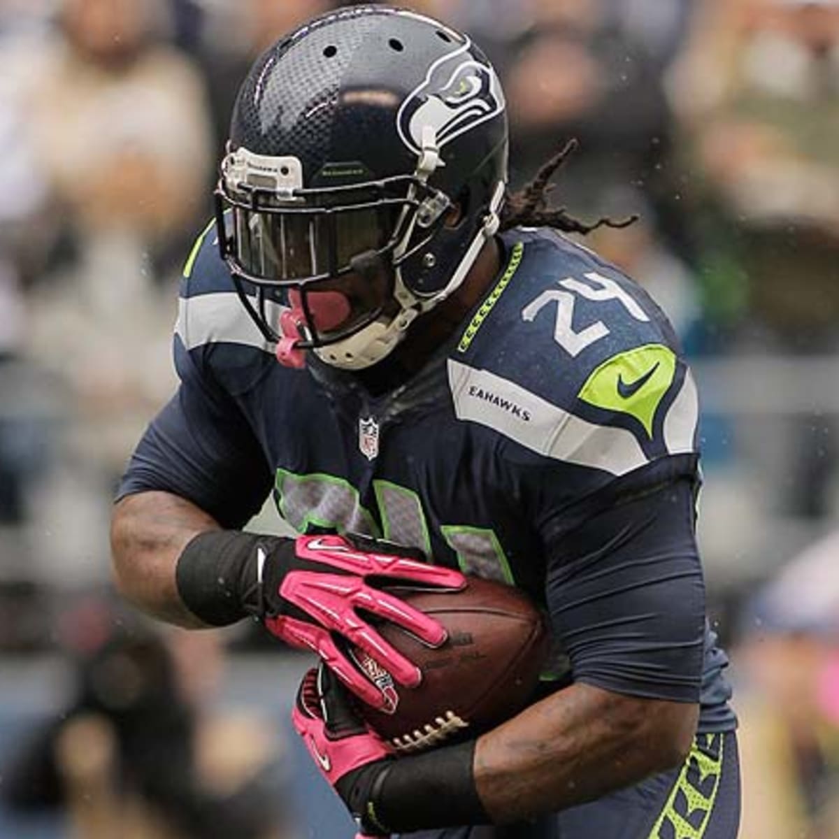 Marshawn Lynch wears Chancellor's jersey during practice