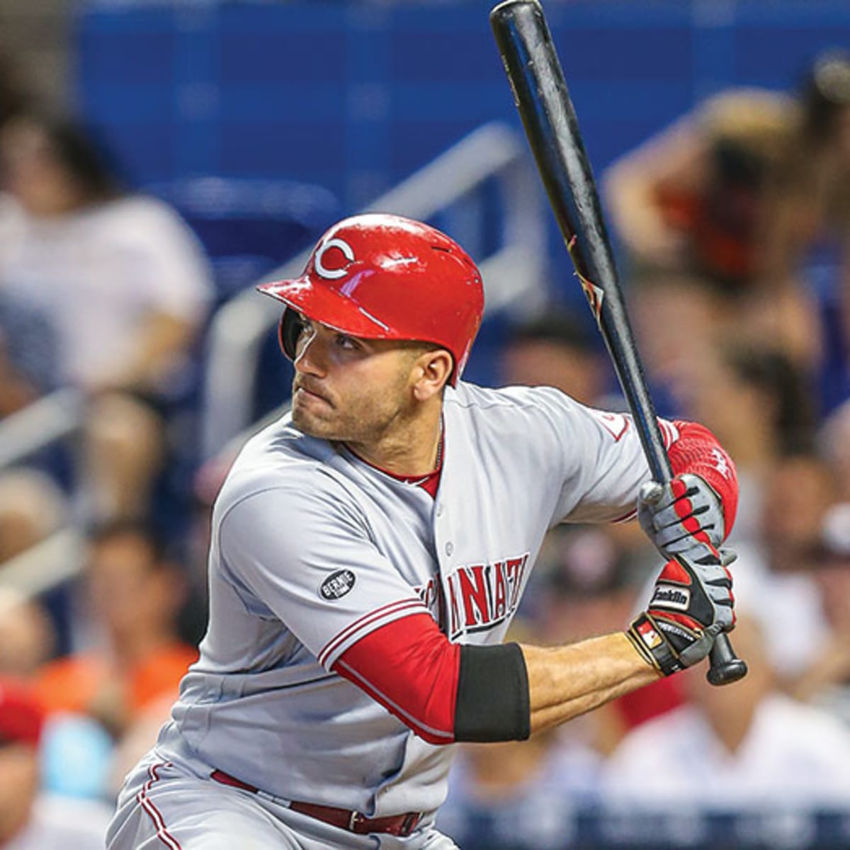 Does Eugenio Suarez's shoulder surgery change the Reds roster? 