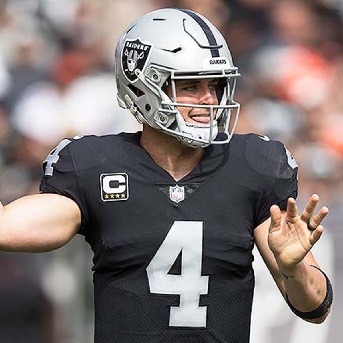 Panthers emerge as favorites to land QB Derek Carr