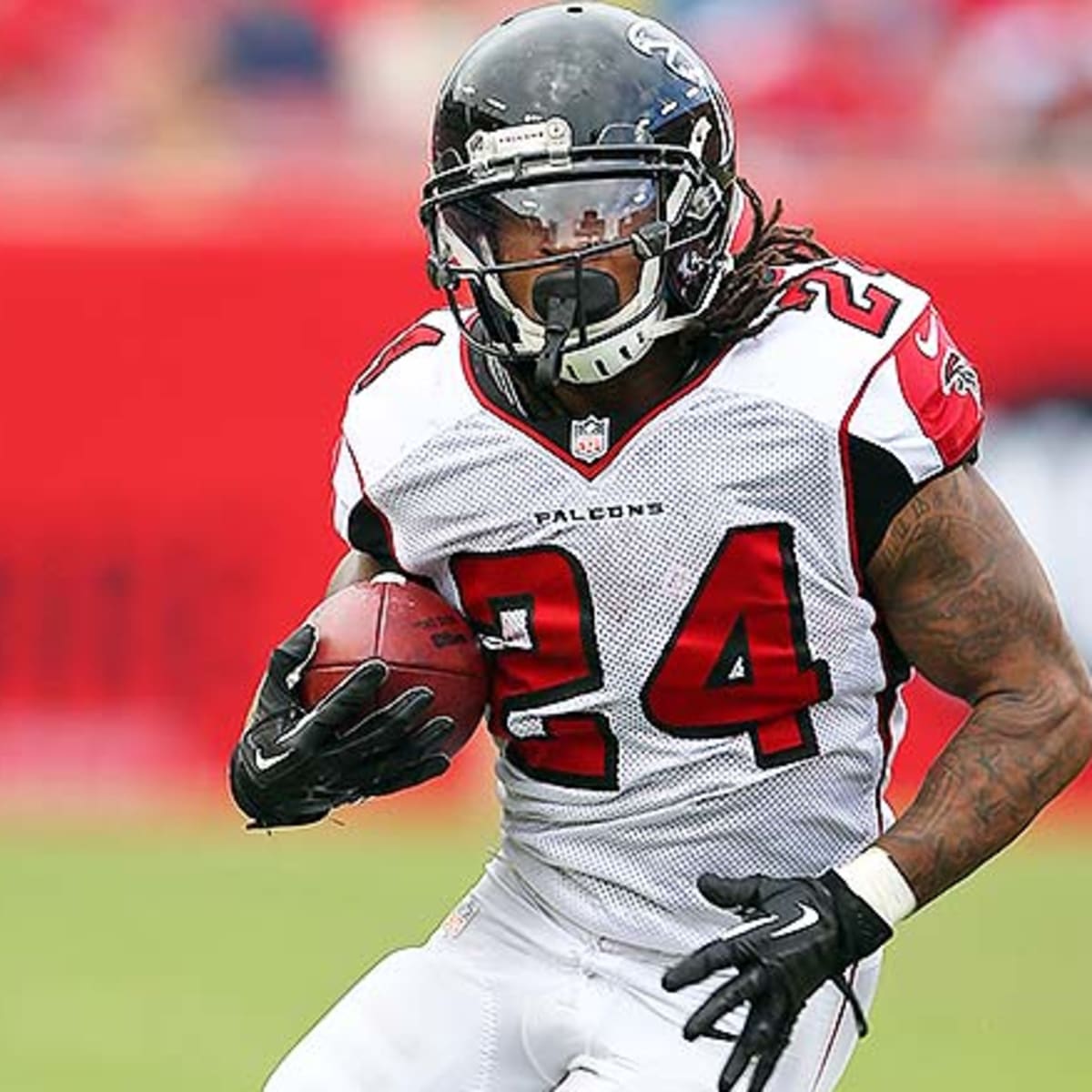 Falcons' Blowout of Buccaneers Features a Record Return by Devin