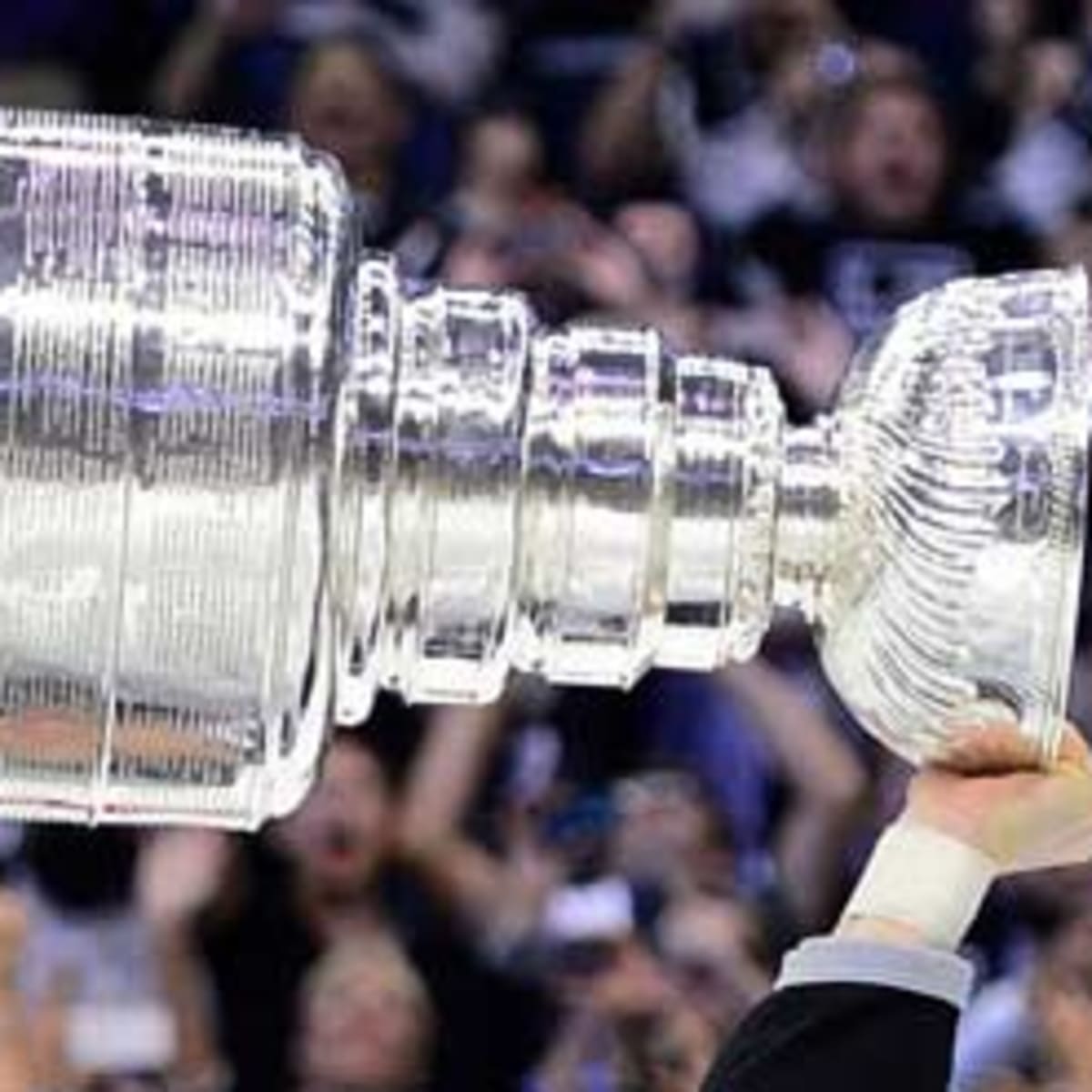 Penguins throw Stanley Cup into pool, Lemieux jumps in at