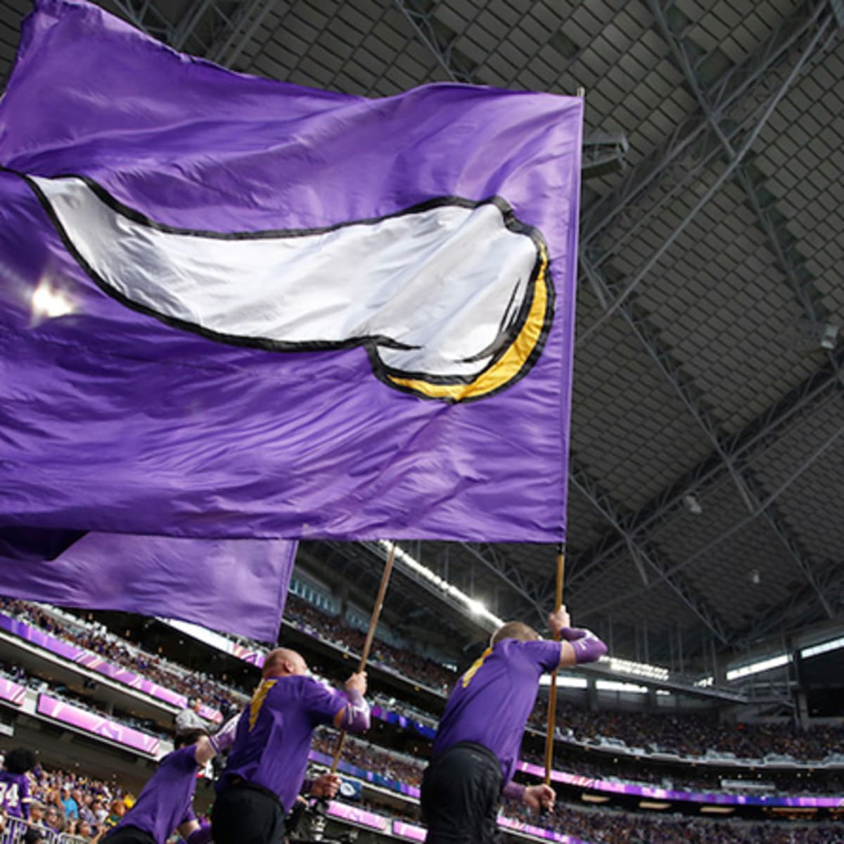 Minnesota Vikings tight end T.J. Hockenson (87) walks off the field after  an NFL football game against the Chicago Bears, Sunday, Jan. 8, 2023, in  Chicago. (AP Photo/Kamil Krzaczynski Stock Photo - Alamy