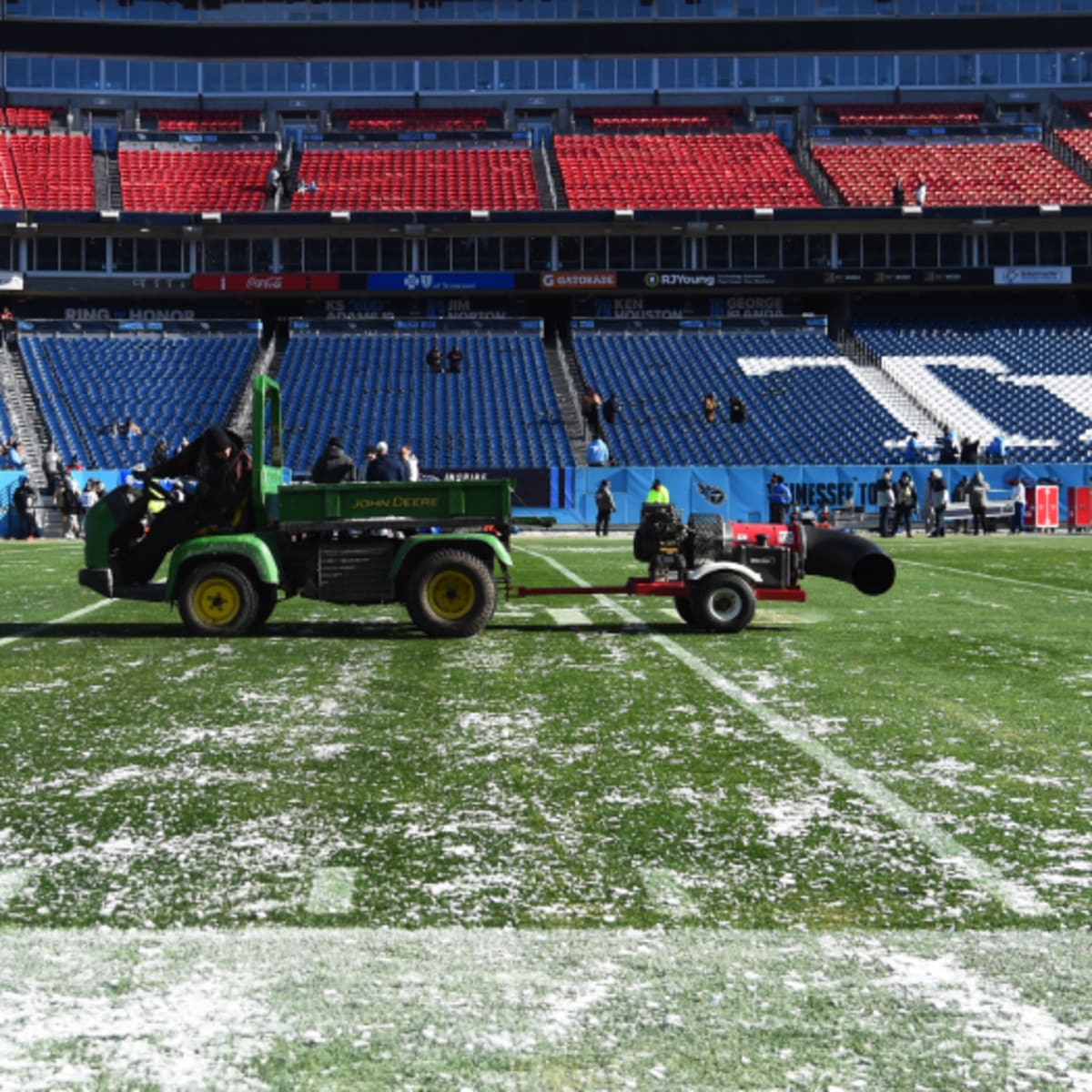 Texans-Titans game delayed by one hour due to power outages - ESPN