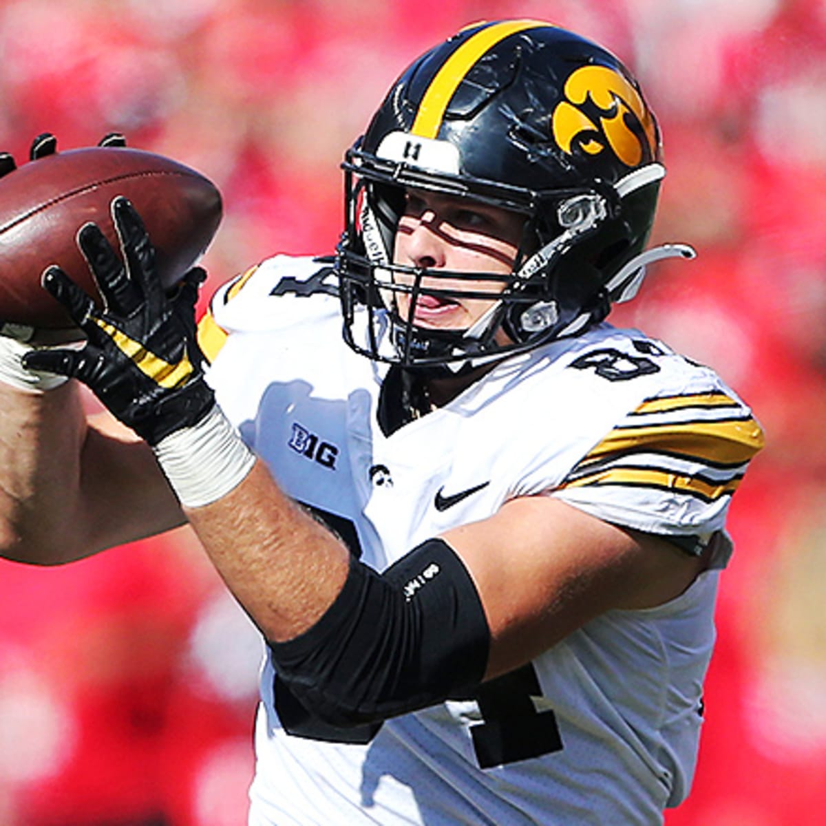 Iowa Hawkeyes vs. Kentucky Wildcats: Citrus Bowl Preview - Black Heart Gold  Pants