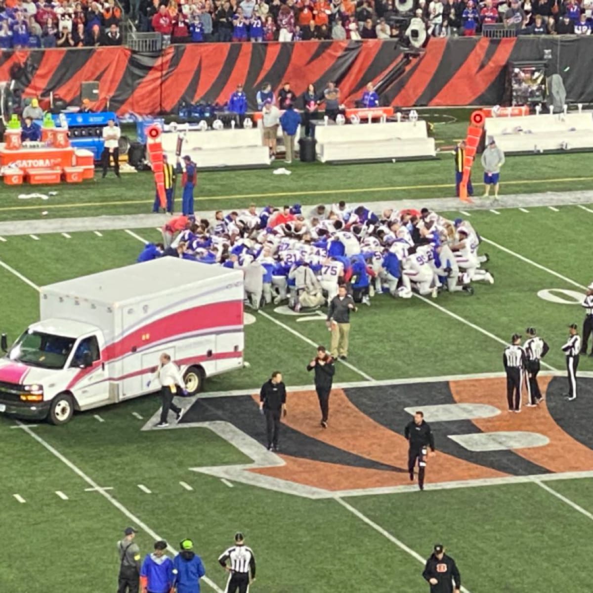 Damar Hamlin leaves Bengals - Bills in ambulance after terrifying