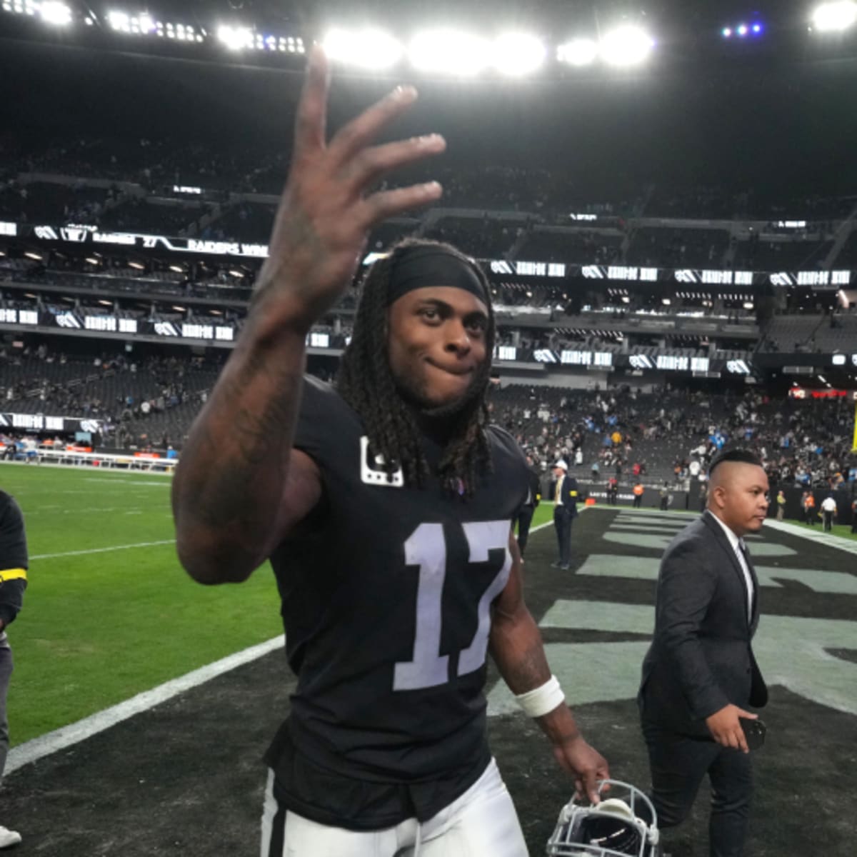 Davante Adams wants to 'continue' with Raiders, would like to be kept  abreast of future QB situation