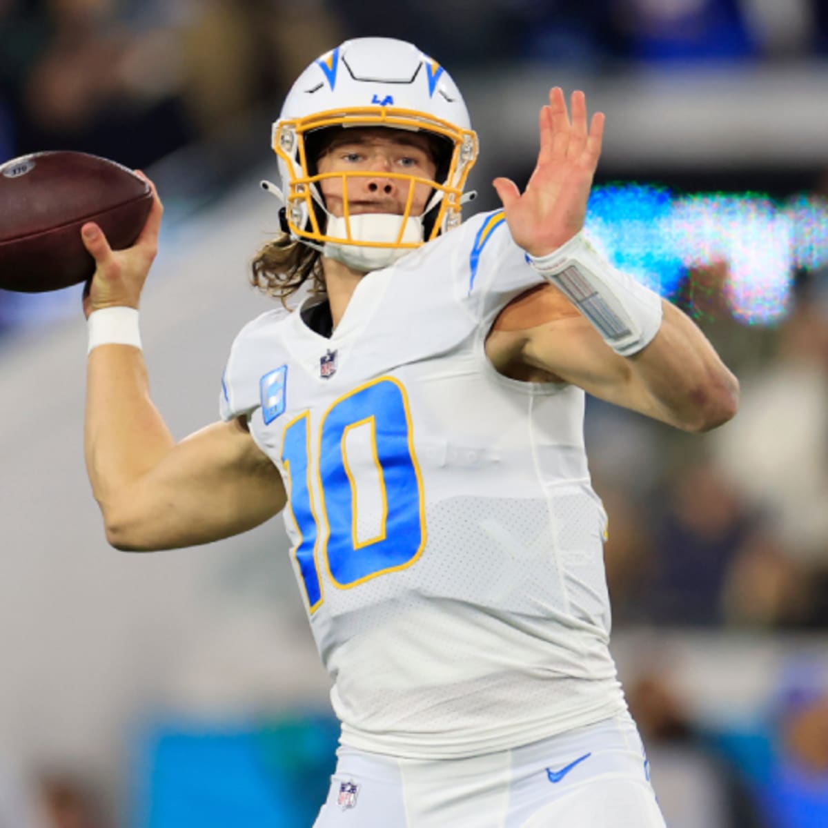 Justin Herbert, Chargers agree to massive five-year contract extension