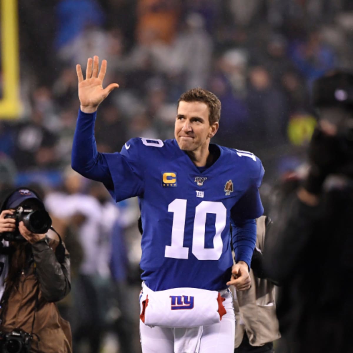 WATCH: Philadelphia Eagles home crowd greets Giants legend Eli Manning with  chorus of boos