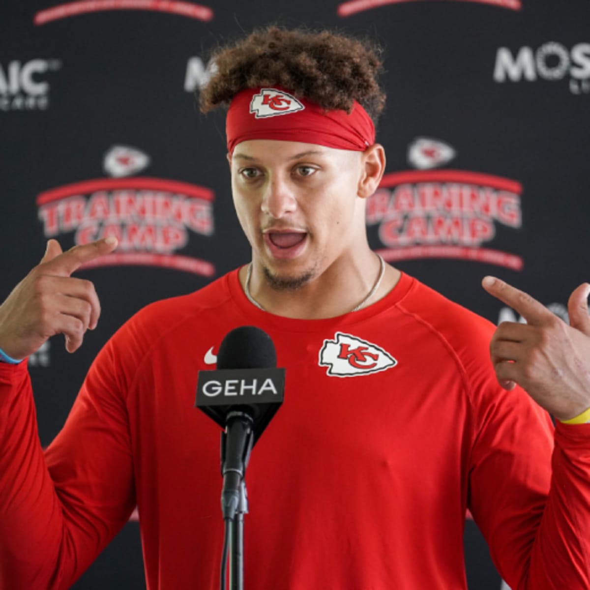 My Son Wears A Patrick Mahomes Jersey: NFL Legend Peyton Manning Confessed  His Disappointment In His Son In Hilarious Fashion - EssentiallySports