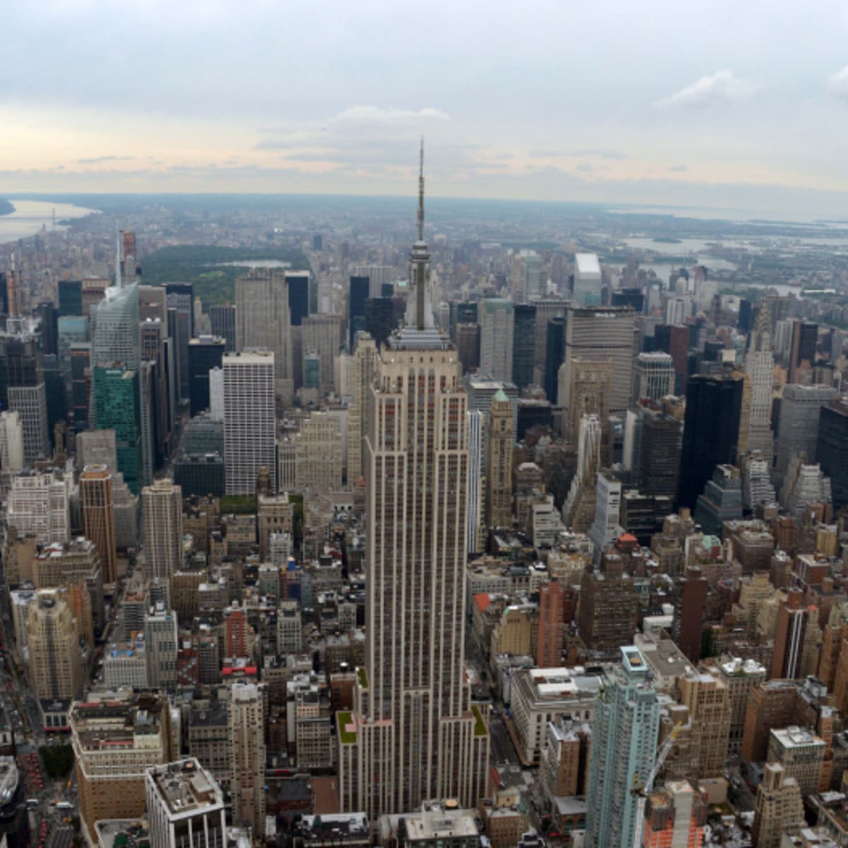 The Empire State Building Lit Up in Eagles Green. Giants Fans Weren't  Thrilled. - The New York Times