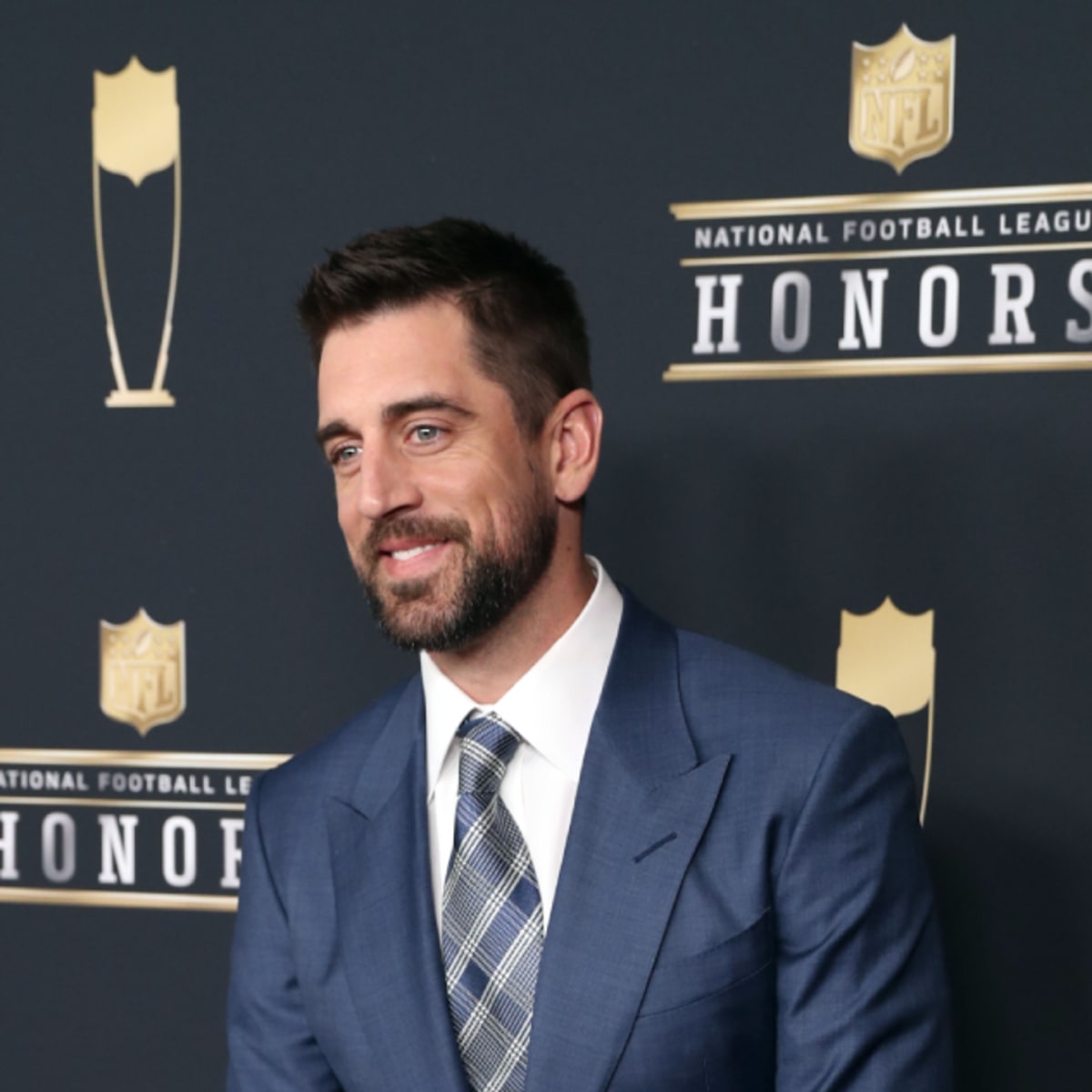 Veteran QBs Aaron Rodgers, Tom Brady mull retirement amid uncertain NFL  futures 