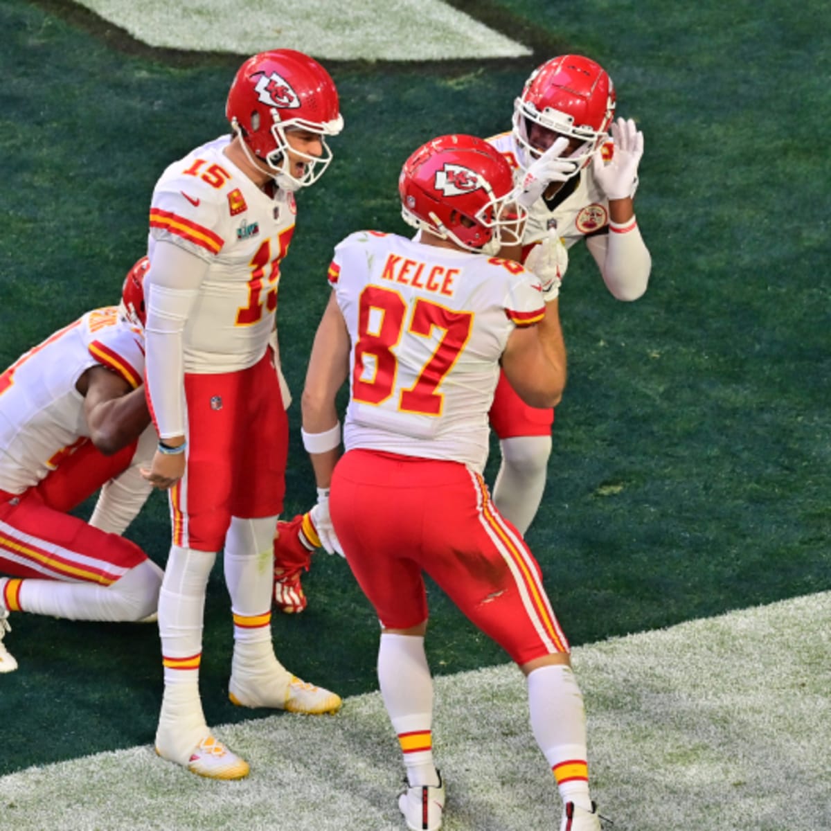 After Going Viral For Getting Body Slammed on Live TV, Travis Kelce  Showcases WWE Superstar-Like Strength Making Hectic Defenders Bounce Off  Him Like Nothing