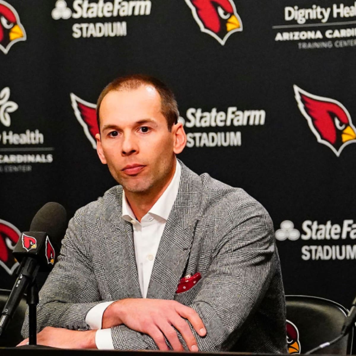 Arizona Cardinals HC Jonathan Gannon Readies for First Regular