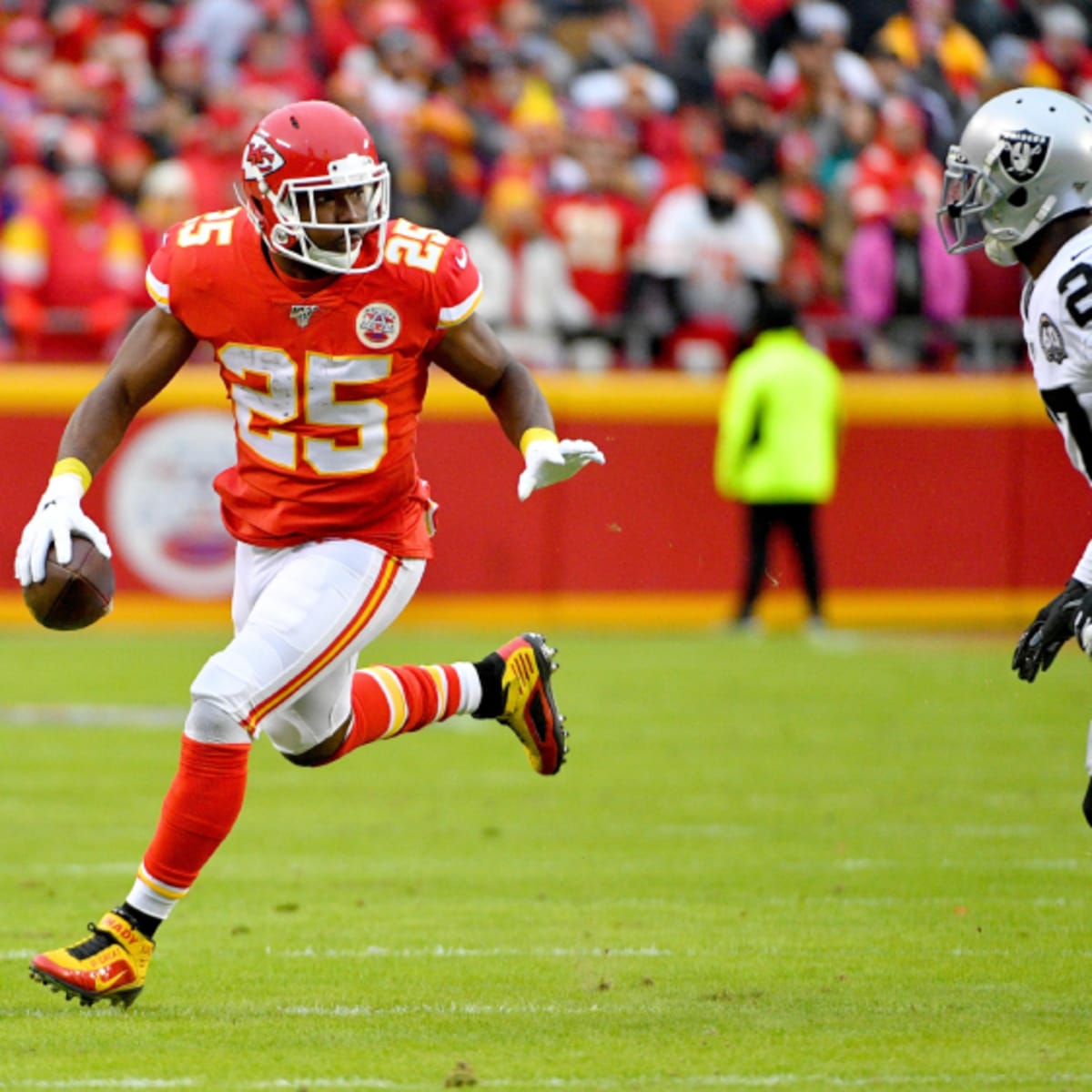 Jamaal Charles Takes Issue With LeSean McCoy's Opinion of Eric Bieniemy -  Sports Illustrated