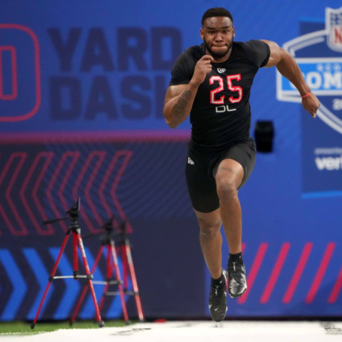 Clip Of Defensive Lineman's 40-Yard Dash At NFL Combine Going