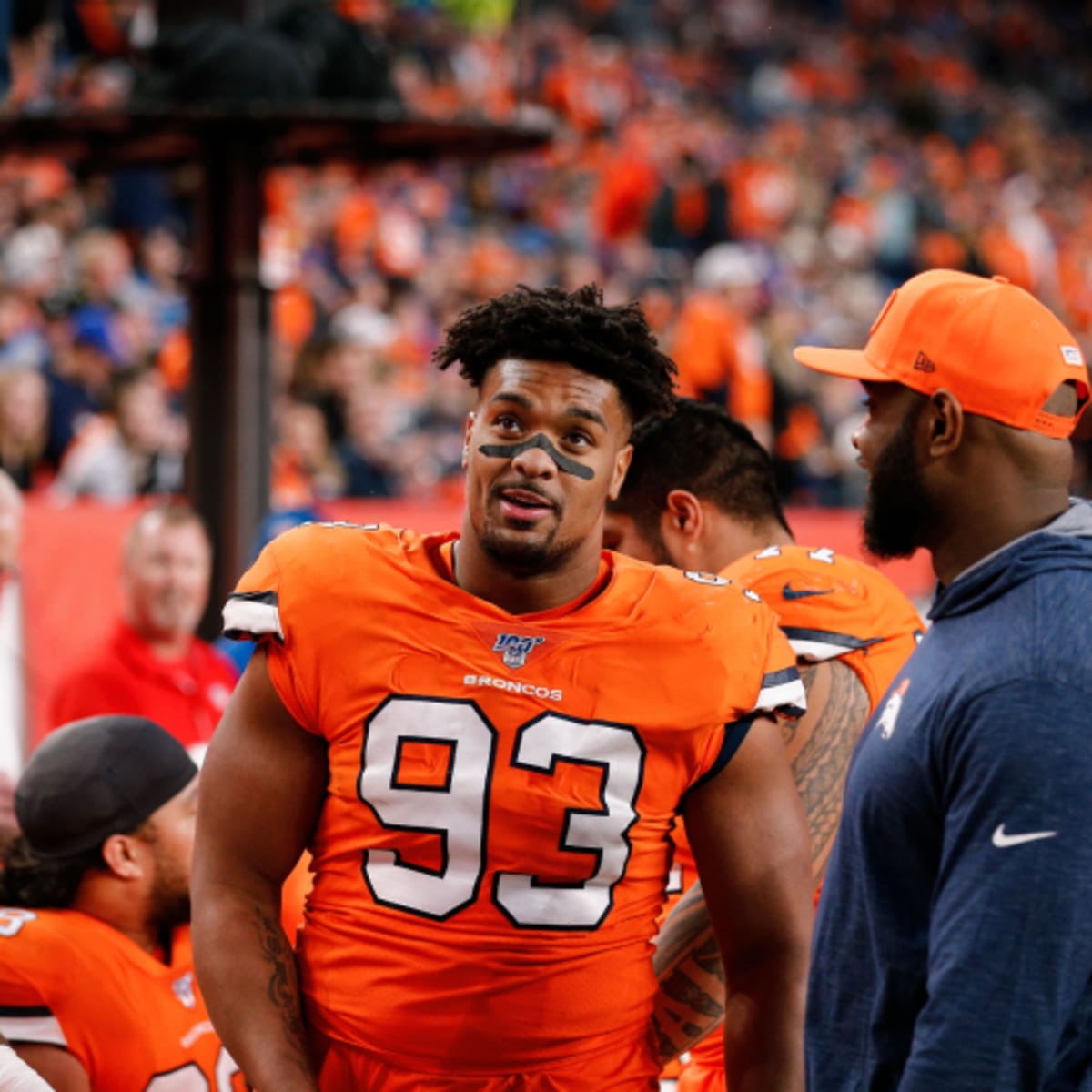 Seahawks Sign DE Dre'Mont Jones