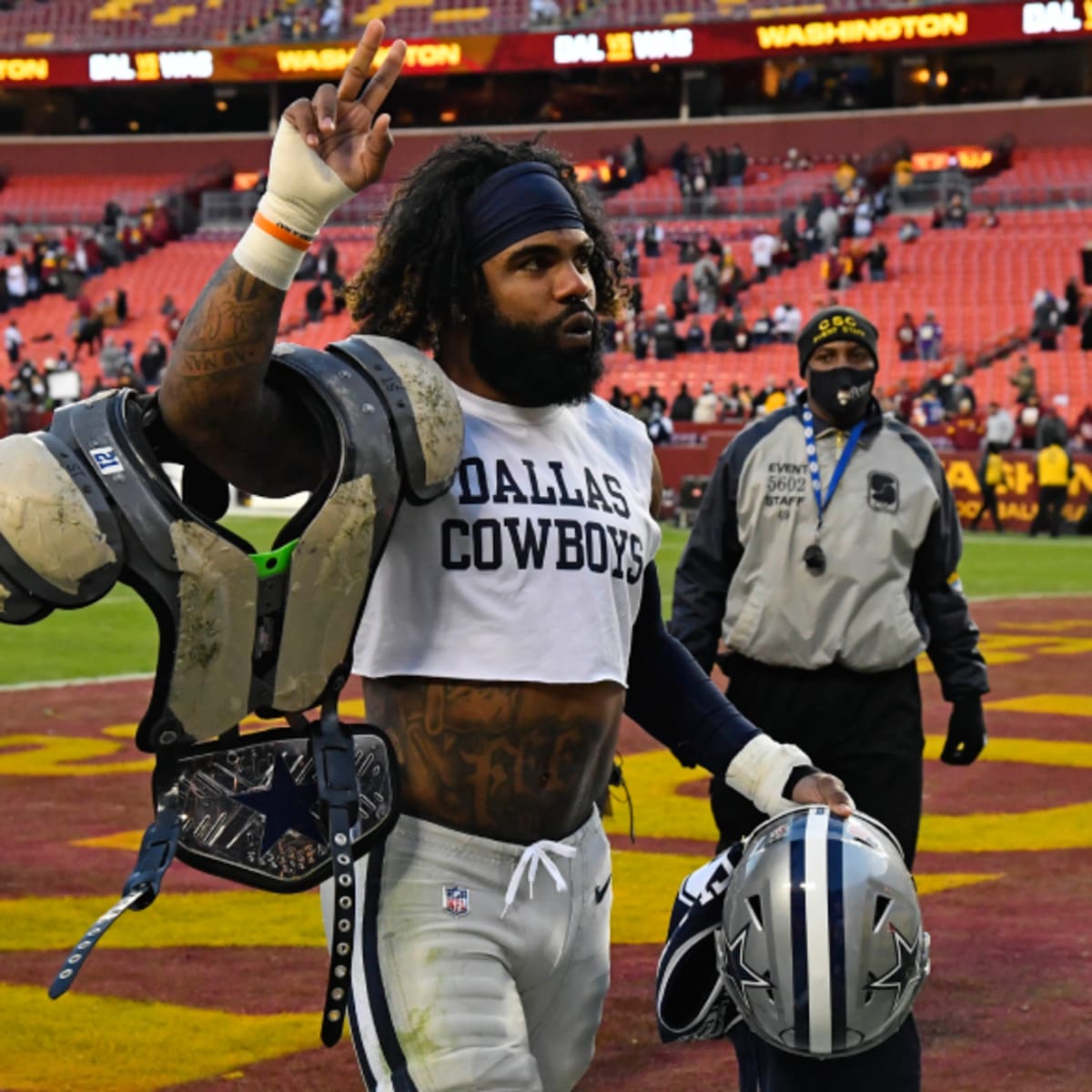 Here's the first look at Ezekiel Elliott in a Patriots uniform