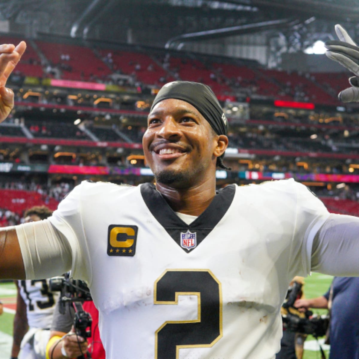 NFL - New Orleans Saints re-signing QB Jameis Winston.