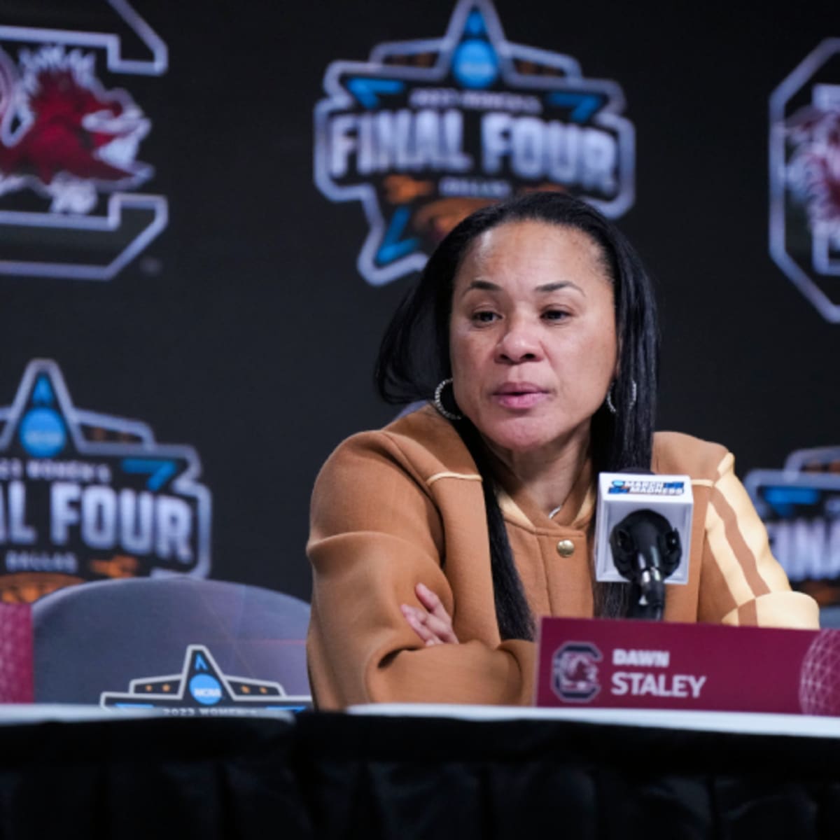 Gamecocks coach Dawn Staley pushes back at style of play critics following  loss to Iowa: 'We're not thugs