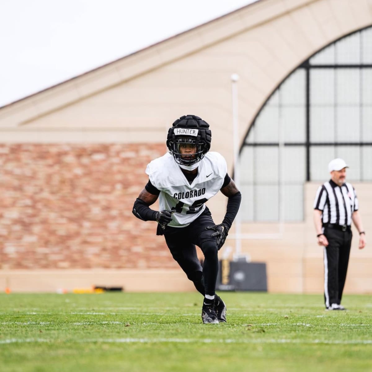 Injured receiver/defensive back Travis Hunter helps Colorado by lending his  expertise as a coach