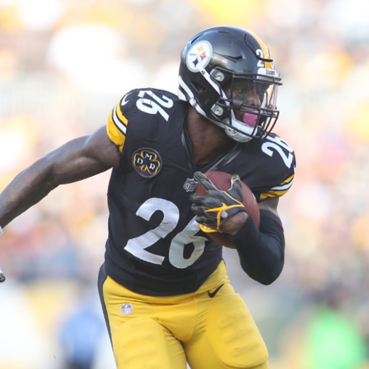 Steelers' Le'Veon Bell surprises offensive line with Christmas gifts