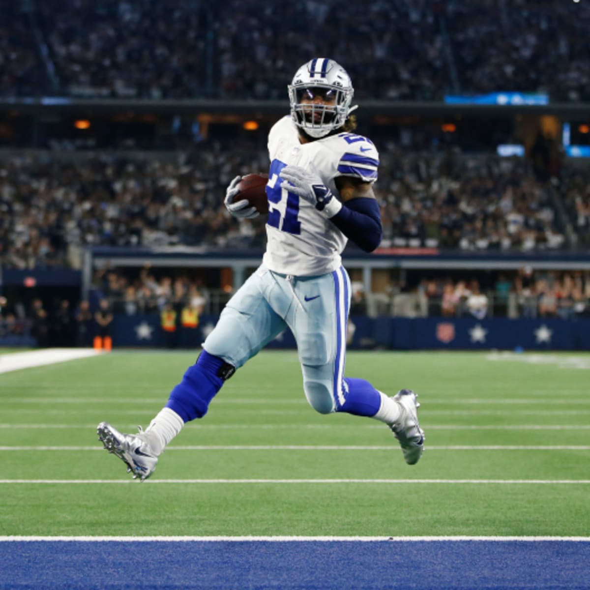 Ezekiel Elliott Appears To Accidentally Unveil Cowboys