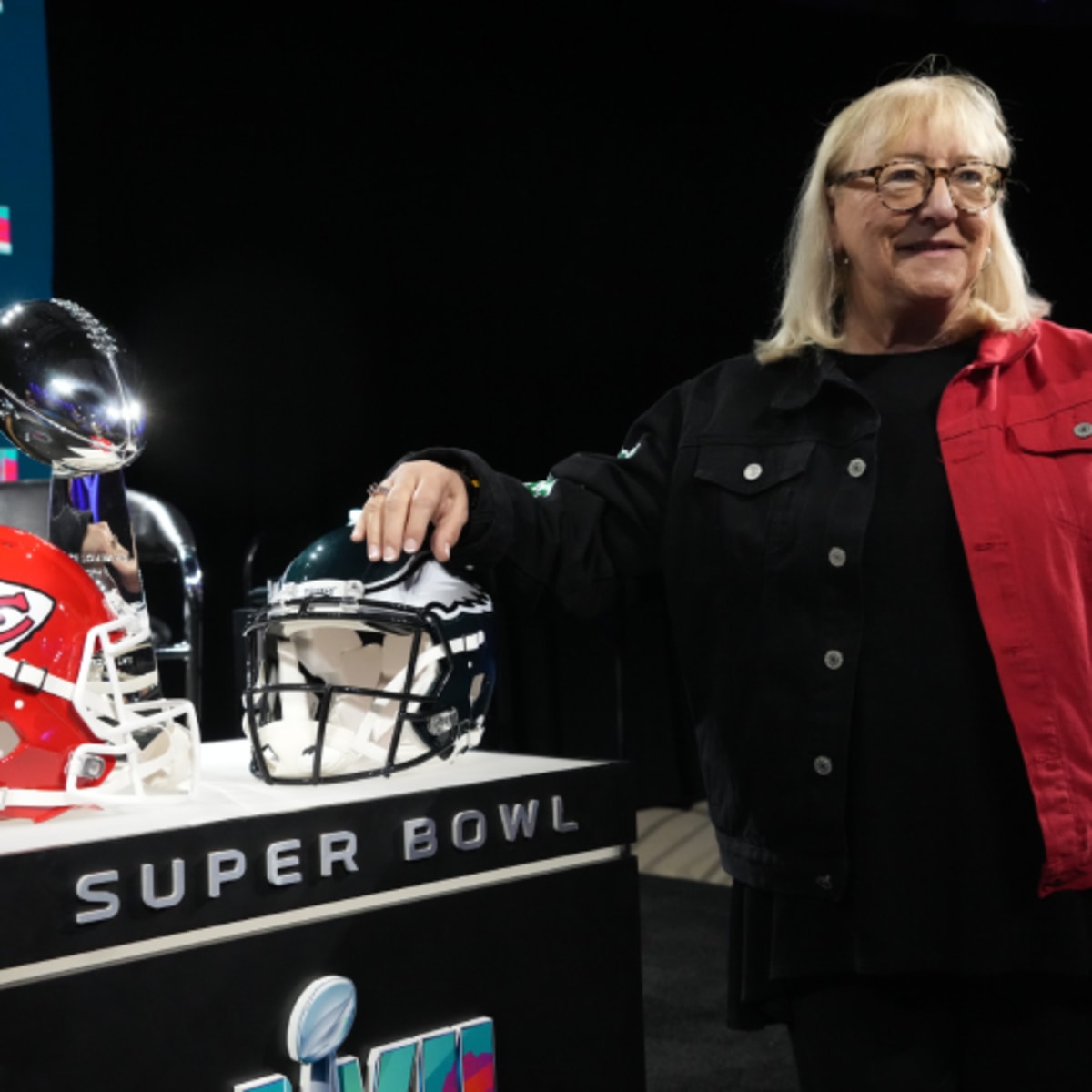 Did Travis Kelce's mom leak 2023 NFL schedule? Donna Kelce goes