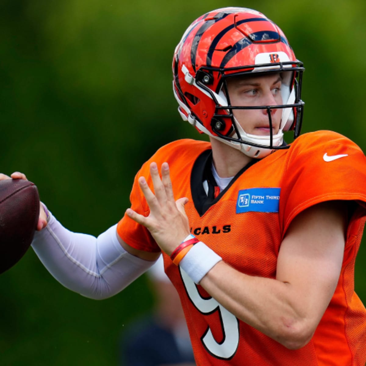Bengals Joe Burrow has a New Look That is Straight Out of the 80s