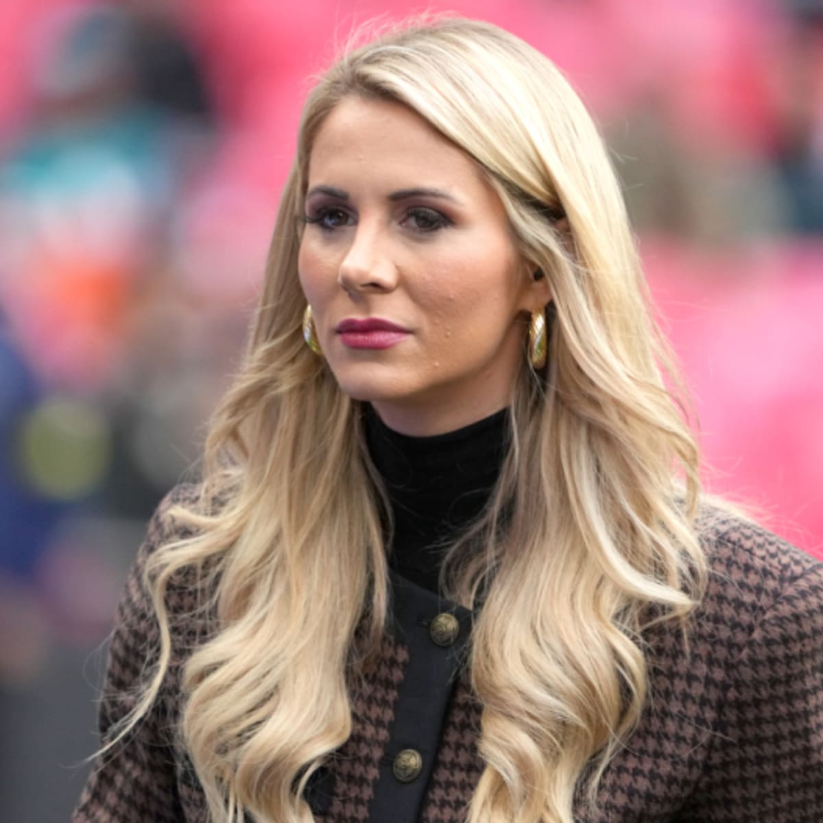 ESPN host Laura Rutledge replies to fan missing her from NFL Live