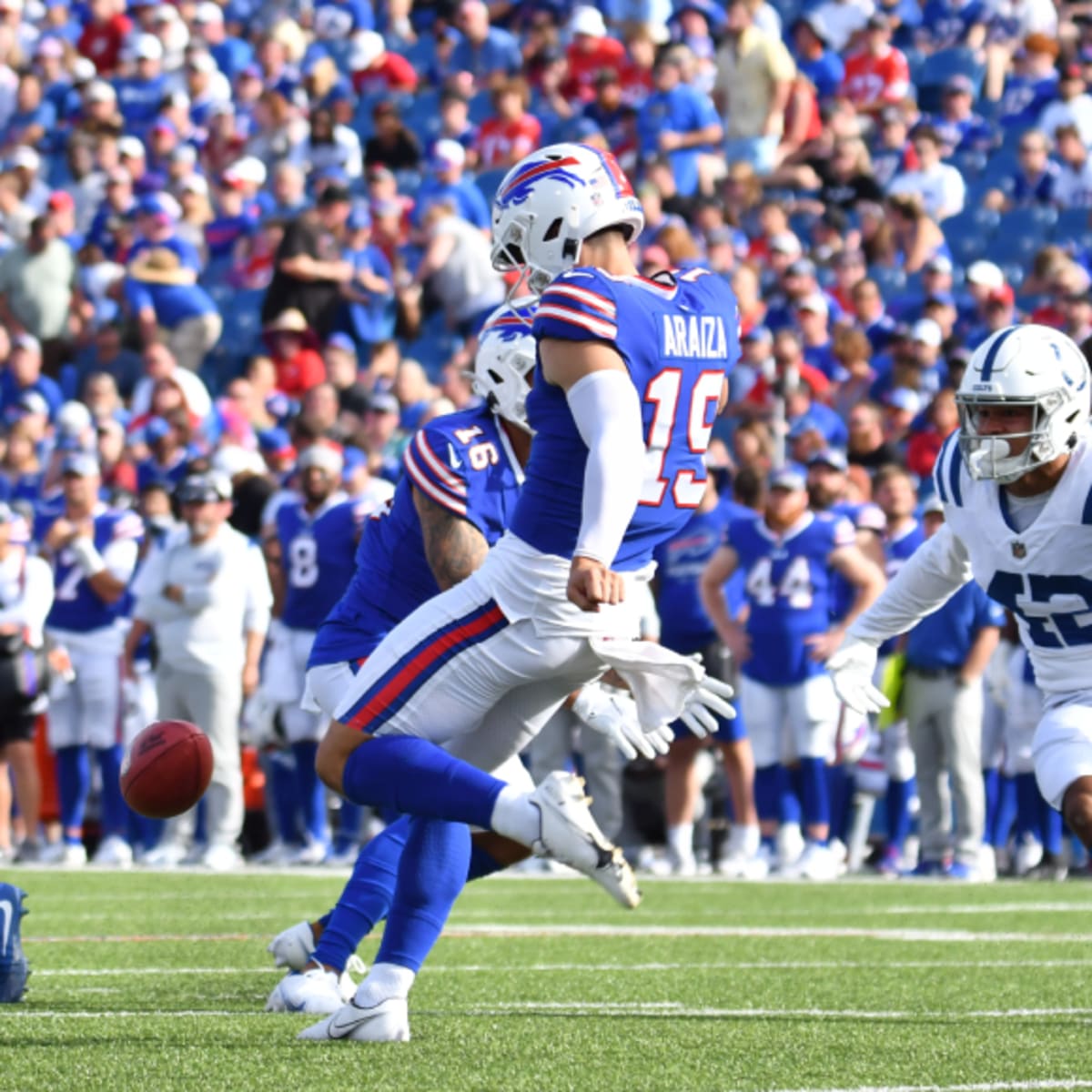 Former Bills punter Matt Araiza works out with Jets