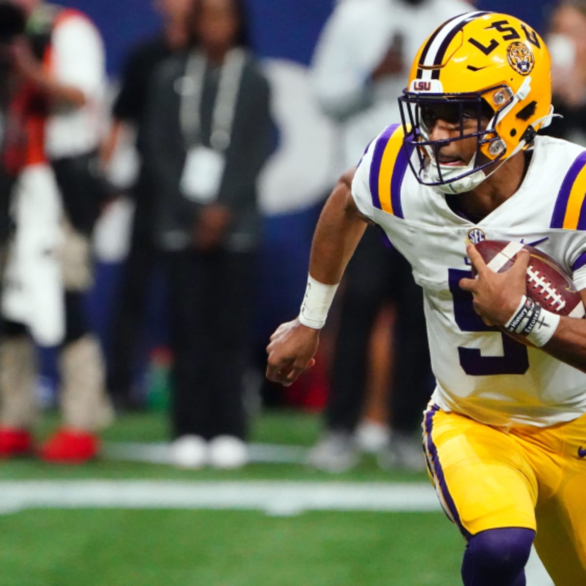 LSU Football: Jayden Daniels ranked a top 10 QB in 2023 by ESPN