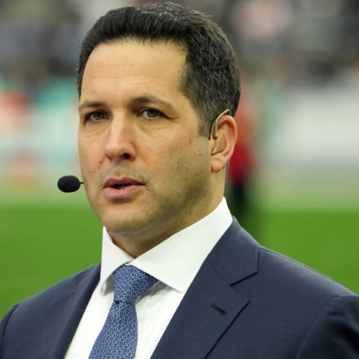 College football fans mock Adam Schefter over depth chart tweet