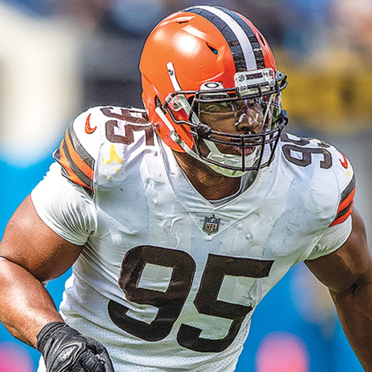 Browns DE Myles Garrett leaves hospital after single-car accident