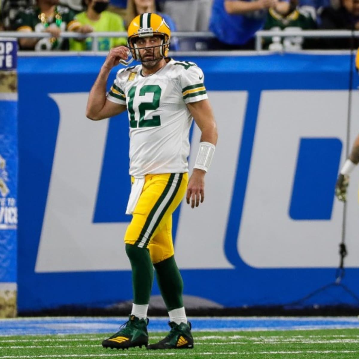 Should the Packers consider benching Aaron Rodgers? - The