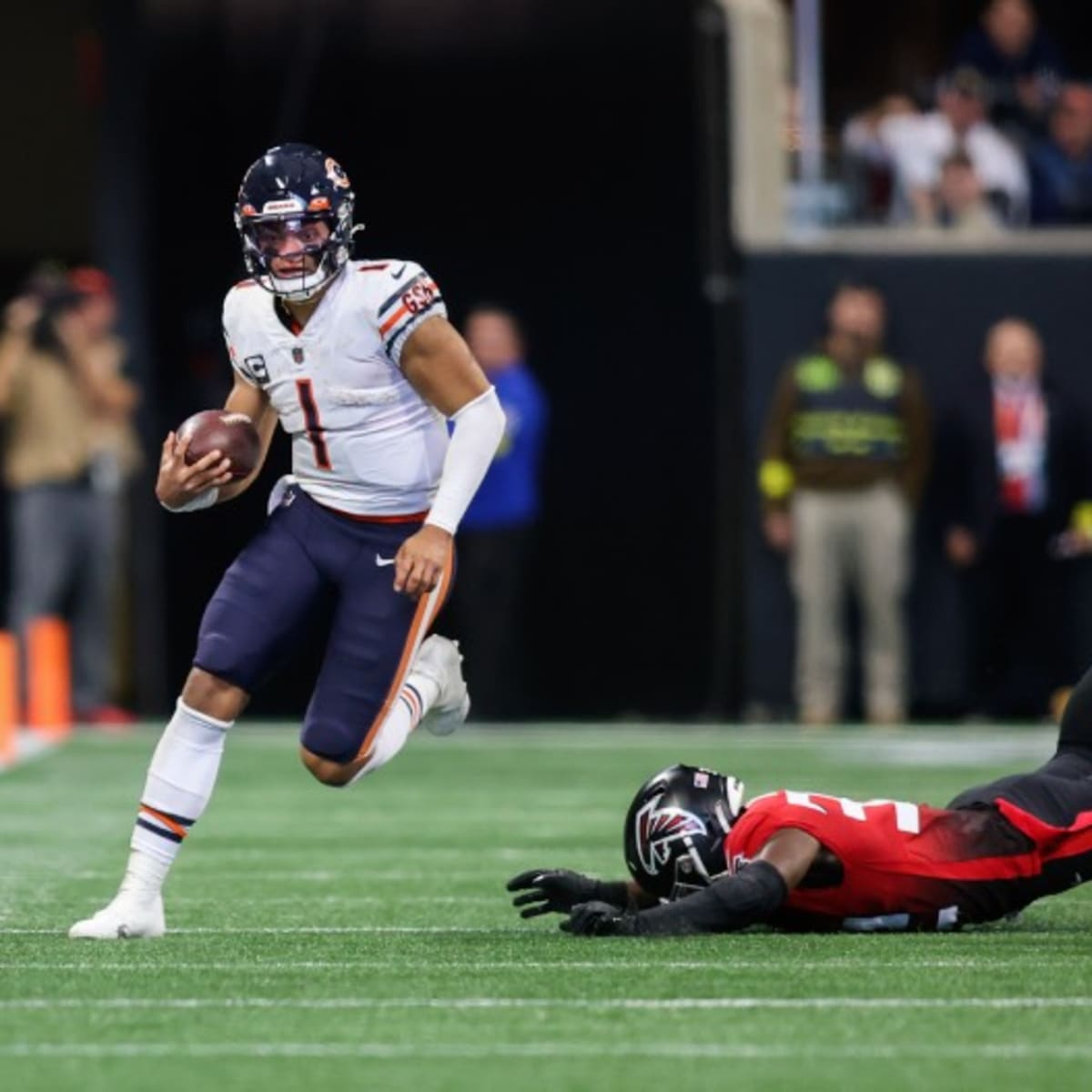 Chicago Bears QB Justin Fields apologizes to fans after 38-20 loss