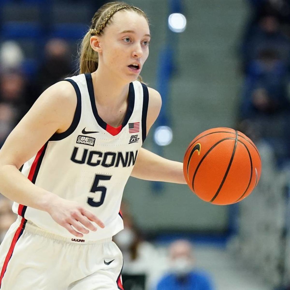 Paige Bueckers Going Viral For Insane T-Shirt Toss At WNBA Game - Athlon  Sports