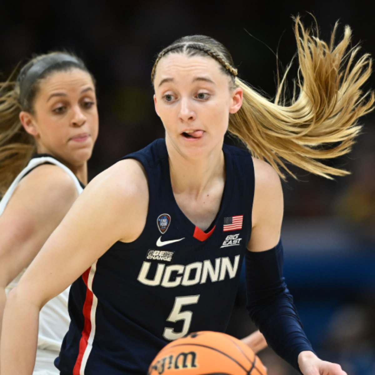 Paige Bueckers Praised For Classy Reaction to Controversial Foul After  UConn's Final Four Loss - Athlon Sports