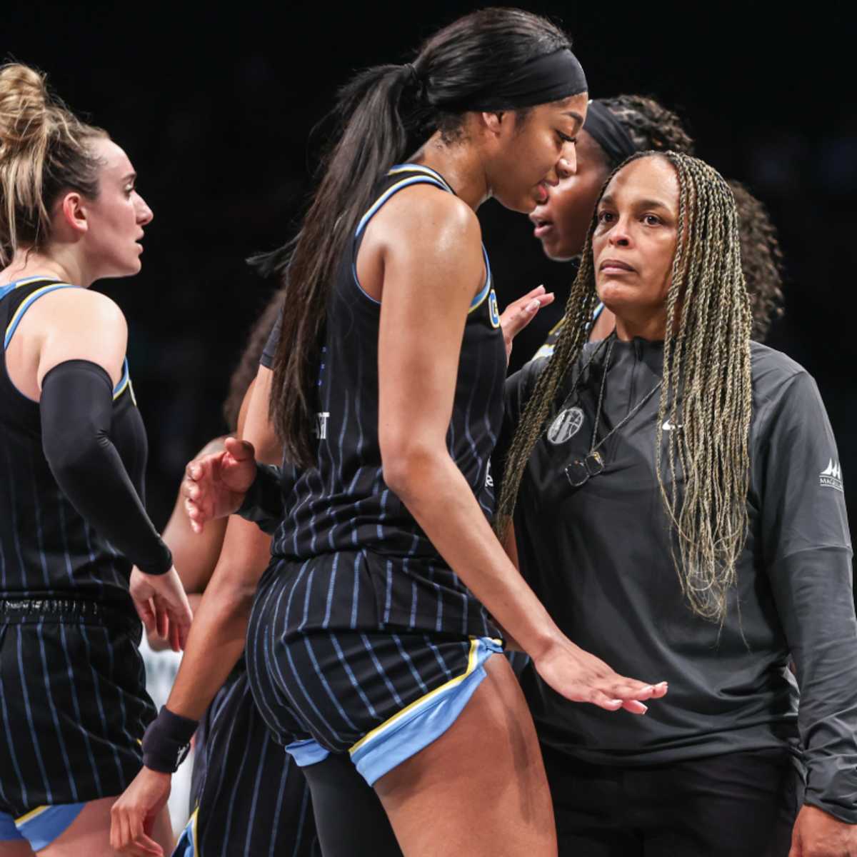 Chicago Sky Coach Admits Painful WNBA Reality Angel Reese Is Experiencing -  Athlon Sports