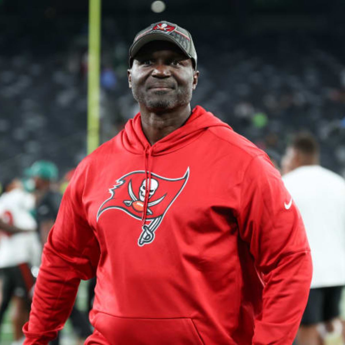 Tampa Bay Buccaneers Sign Familiar Face to Defensive Coaching Staff -  Athlon Sports