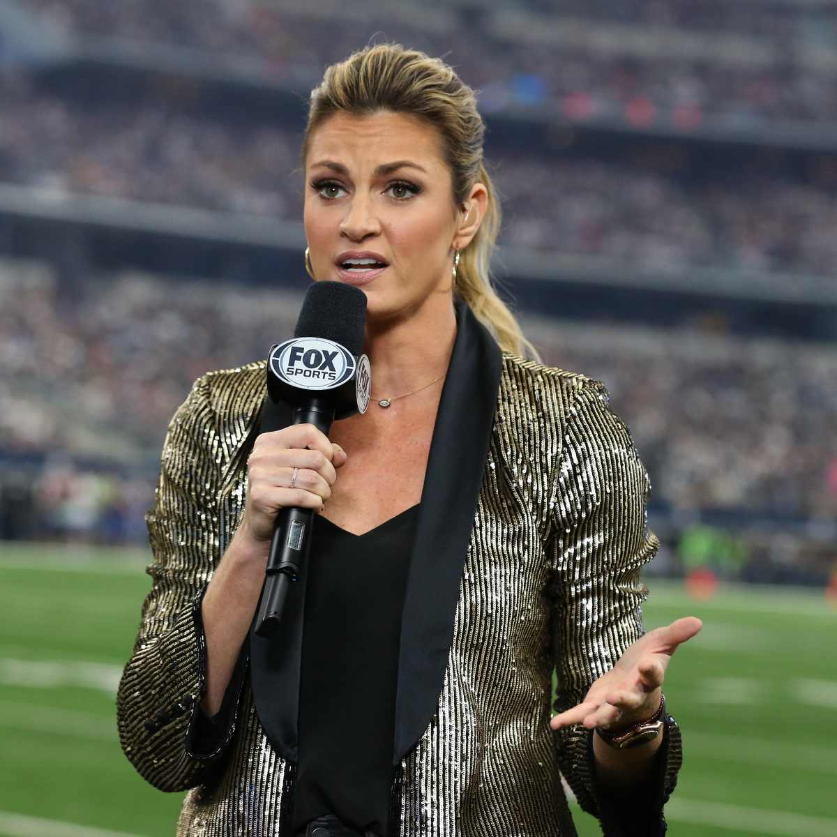 Erin Andrews Reveals What She Told Her Husband Right After Jayden Daniels  Interview - Athlon Sports