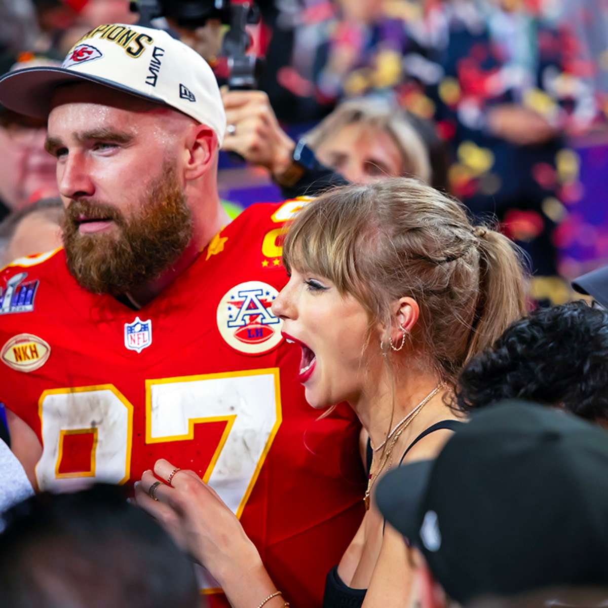 Fans Speculate Taylor Swift Is Pregnant With Travis Kelce's Baby After New  Photo - Athlon Sports