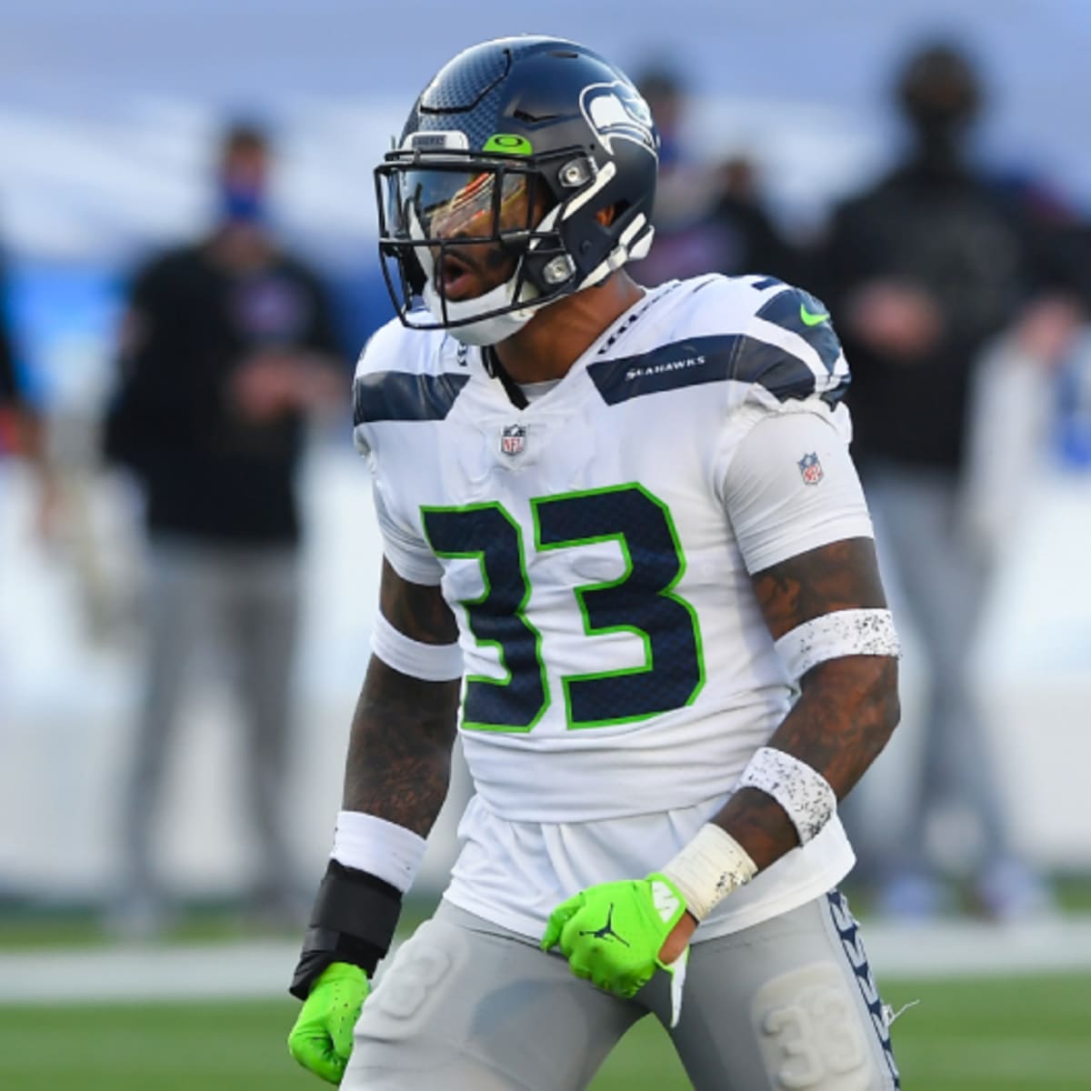 Seahawks' Jamal Adams yells at NFL official after leaving game