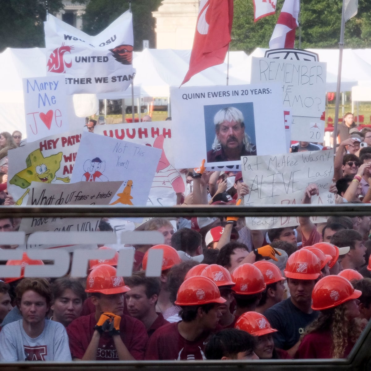 Best 'GameDay,' 'SEC Nation signs from Tuscaloosa ahead of Alabama-Texas 