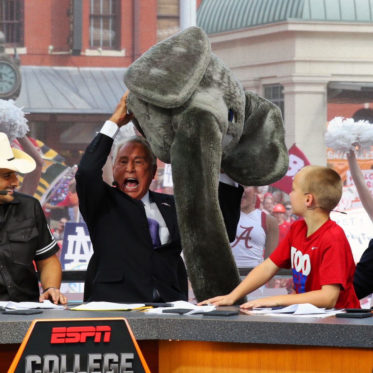 Lee Corso's headgear pick for Texas vs. Alabama with Joe Namath