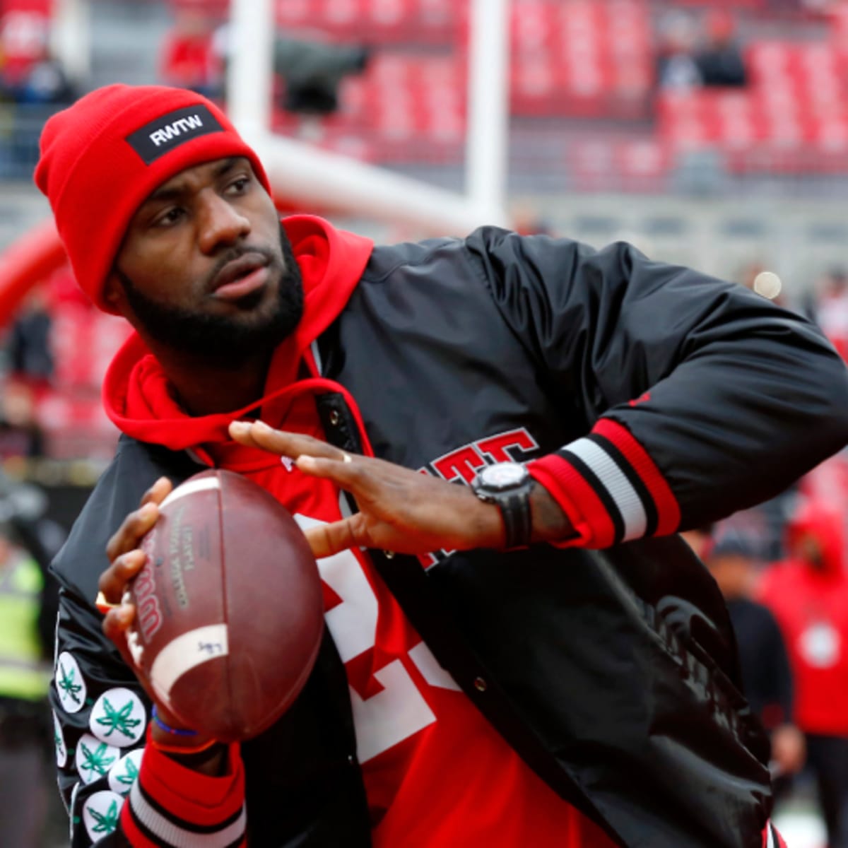 LeBron James reacts to Ohio State WR Marvin Harrison Jr. wearing