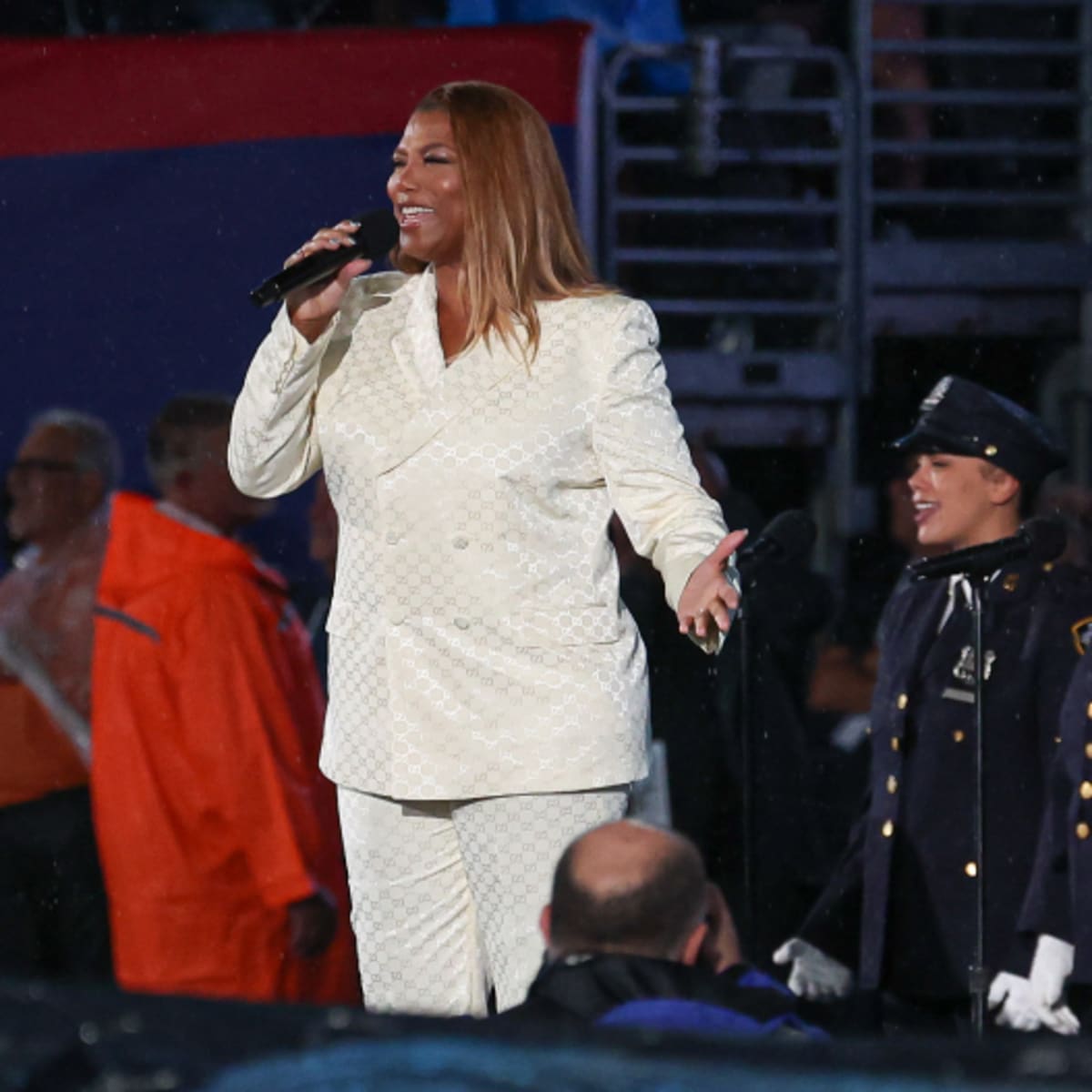 Watch Queen Latifah Perform National Anthem at Giants-Cowboys NFL Game –  Rolling Stone