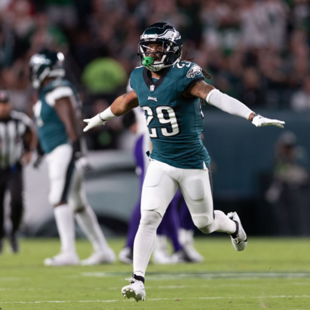 Source - Eagles CB Avonte Maddox feared to have torn pectoral - ESPN