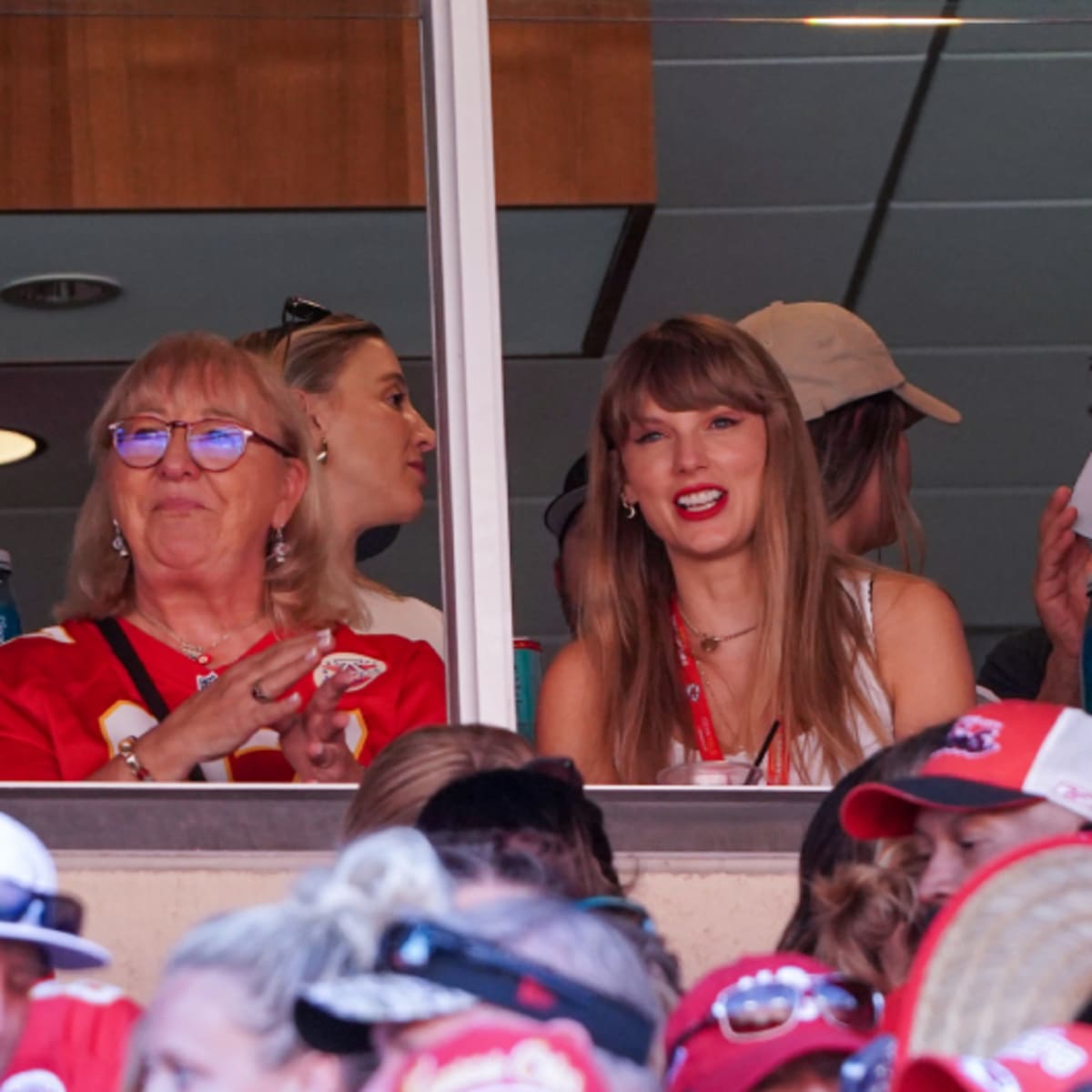 There's a conspiracy theory about Taylor Swift attending the Jets game