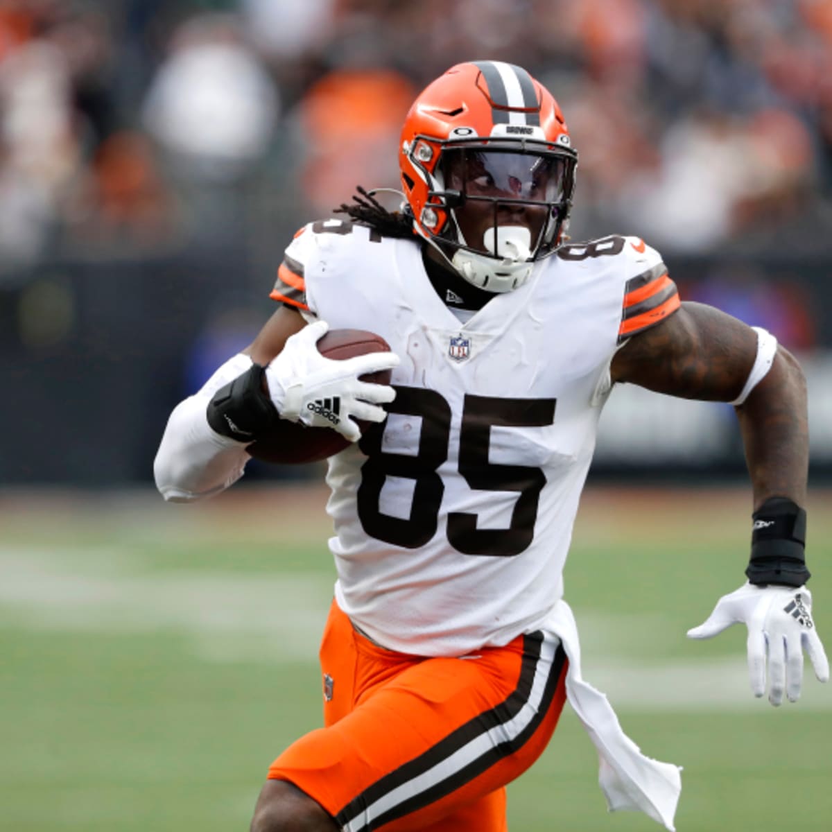 Browns' David Njoku Delivers Epic 7-Word Message After Terrifying  'Household Accident' 